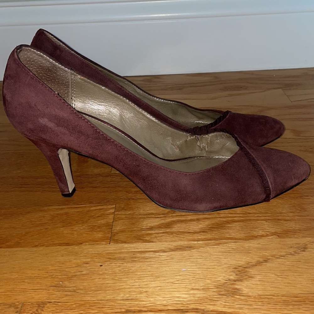Liz claiborne maroon velvet pumps size 11